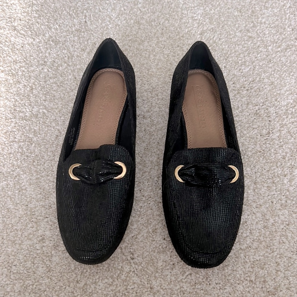 Size 4.5 black flats, small heel